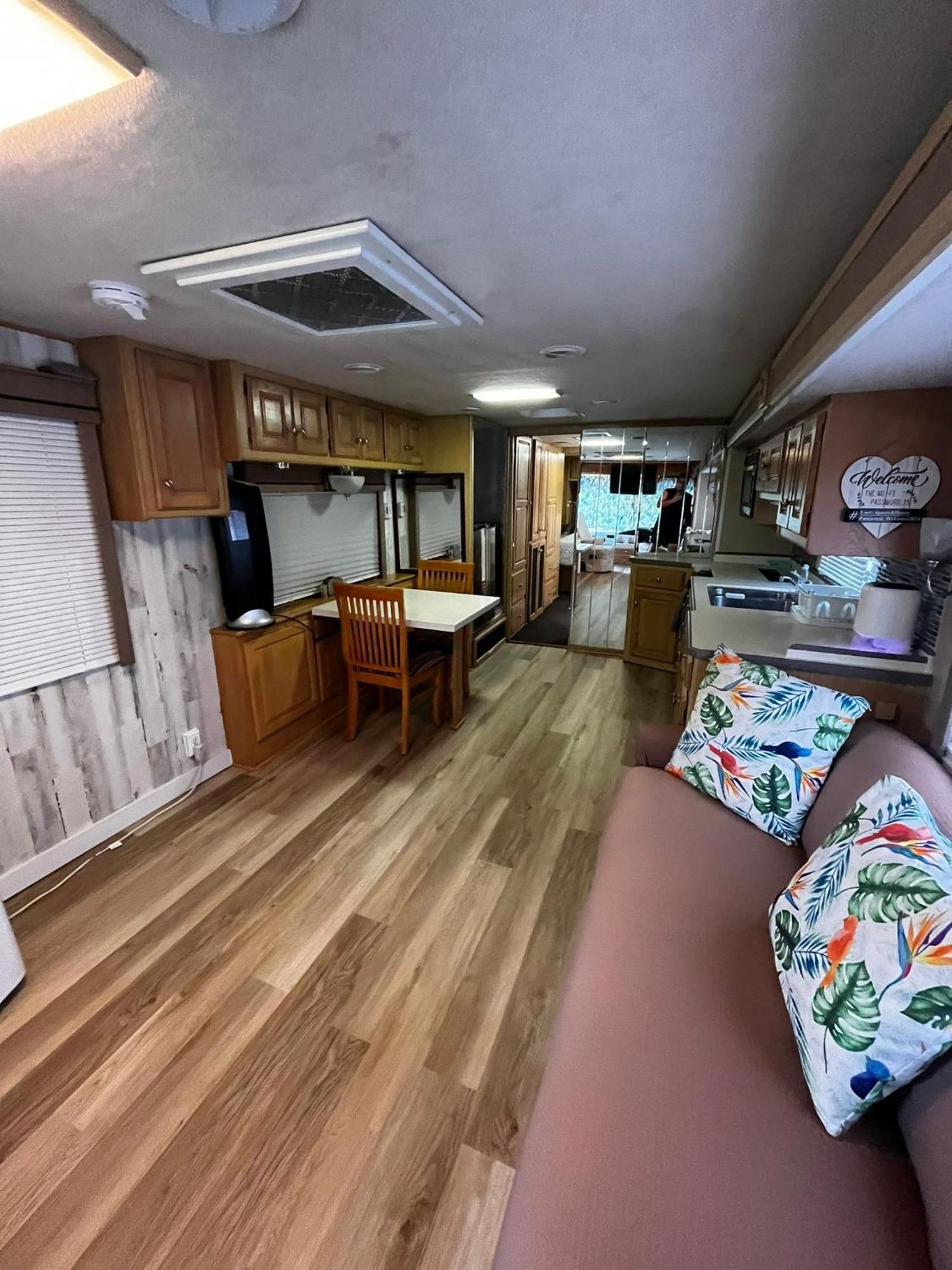 Remodeled And Comfortable Rv - Free Parking Miami Exteriör bild